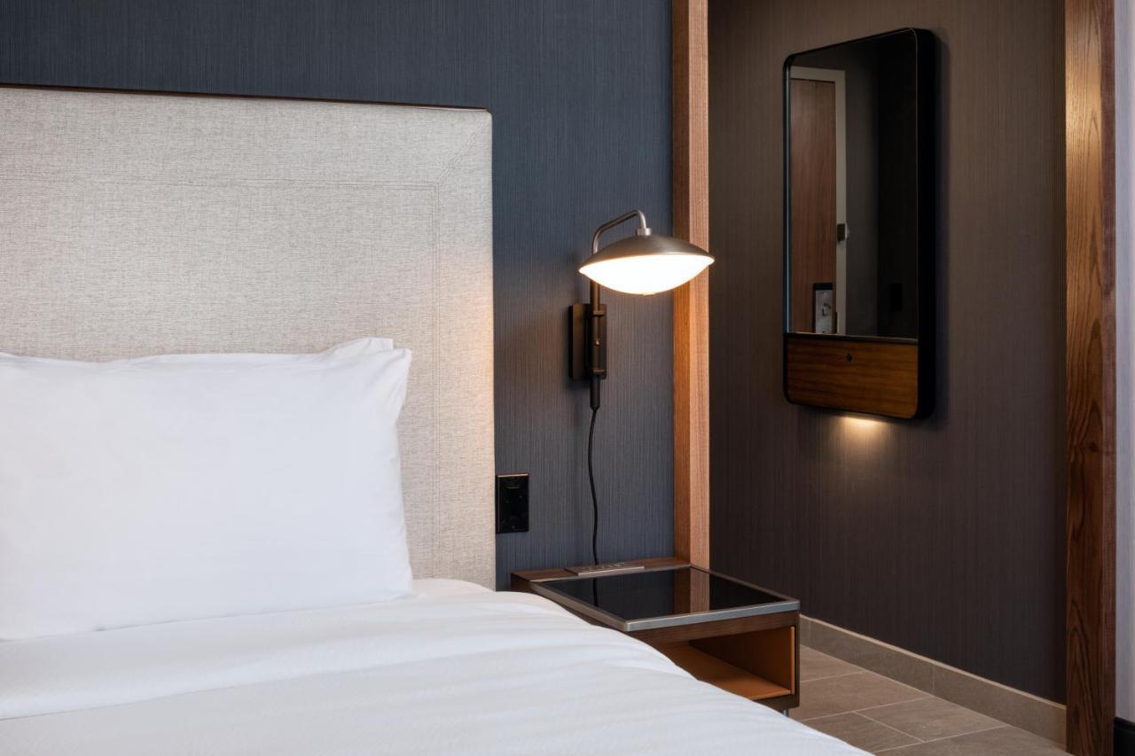 Courtyard By Marriott Owatonna Downtown Hotel Bagian luar foto