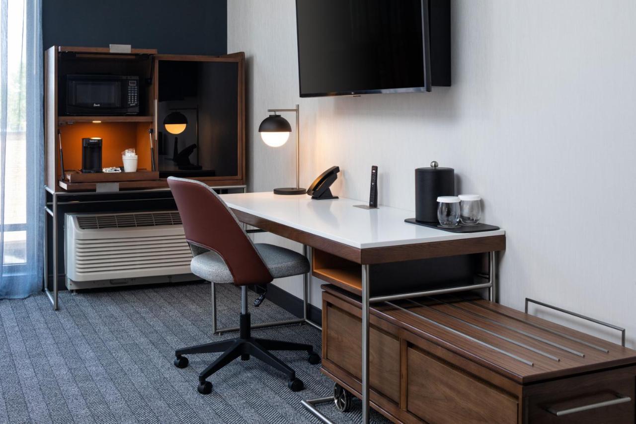 Courtyard By Marriott Owatonna Downtown Hotel Bagian luar foto