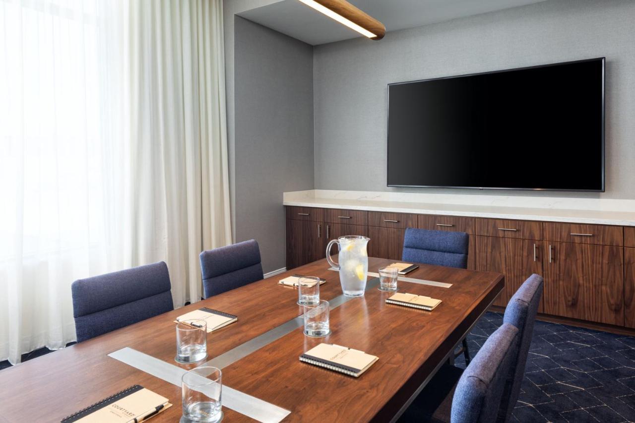 Courtyard By Marriott Owatonna Downtown Hotel Bagian luar foto