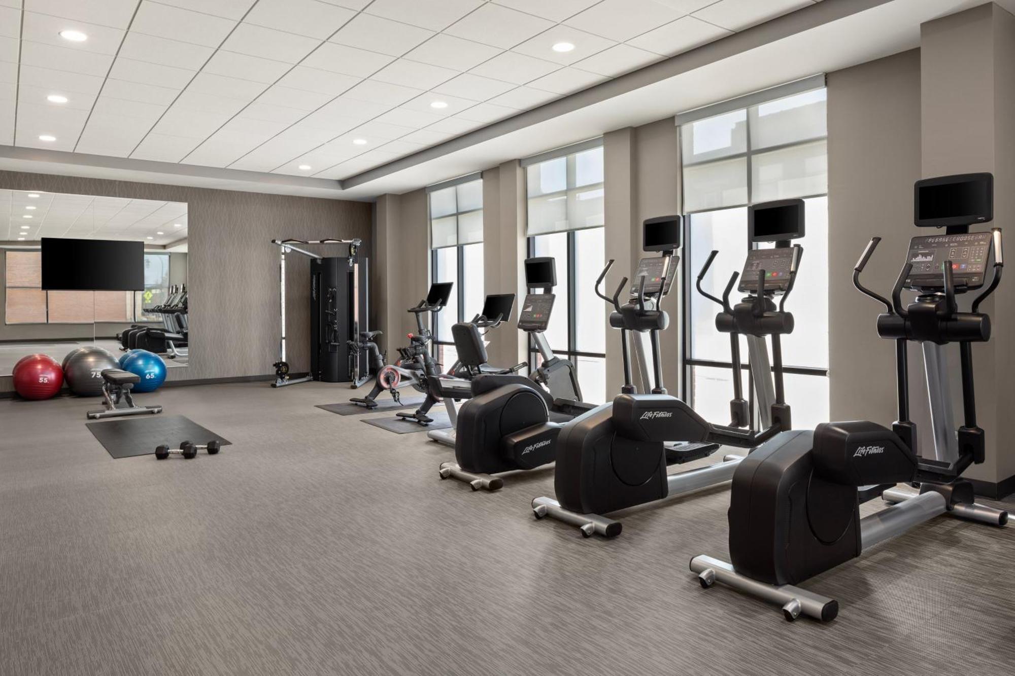 Courtyard By Marriott Owatonna Downtown Hotel Bagian luar foto
